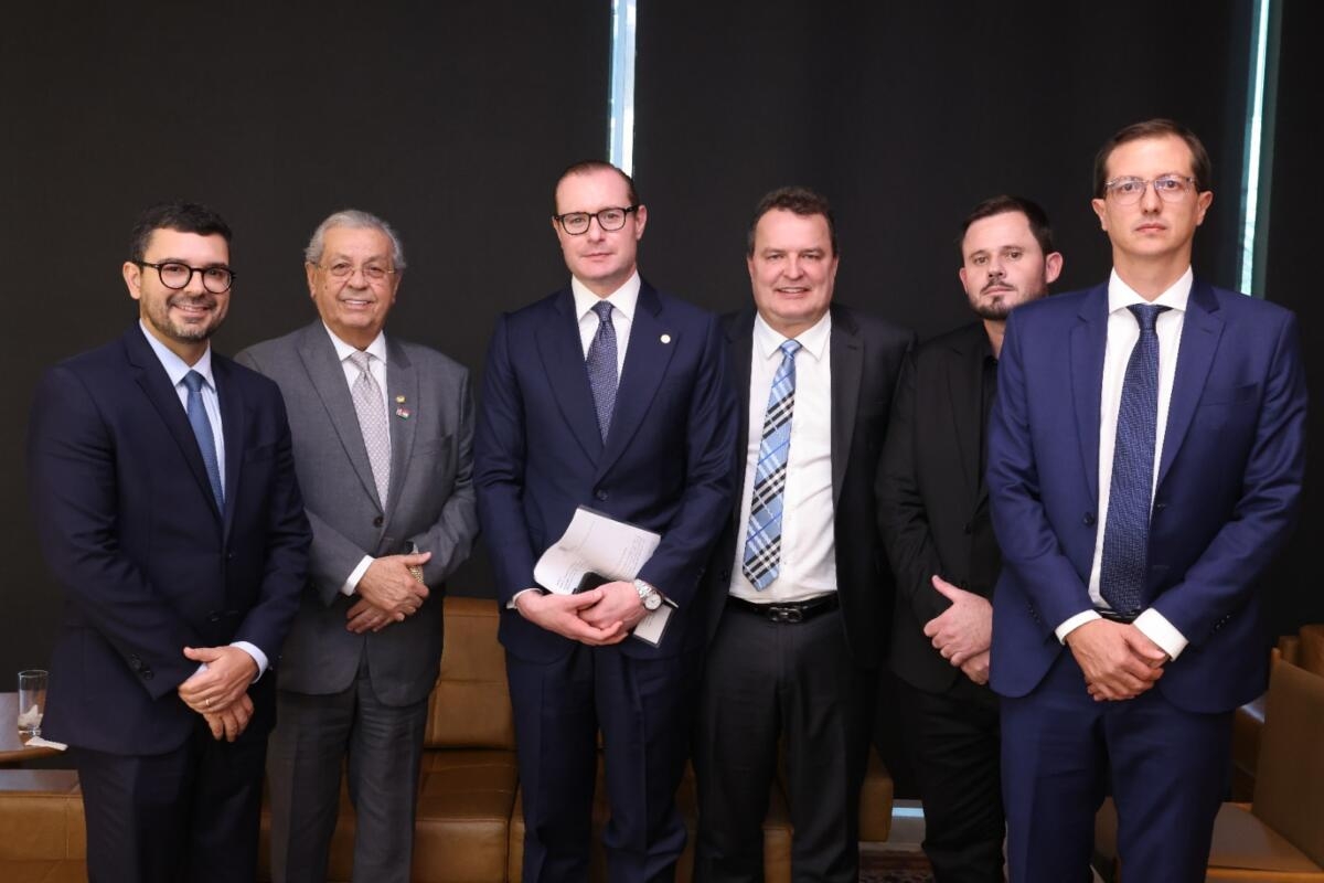 Deputado Max se re�ne com o Ministro do STF, Cristiano Zanin, para tratar sobre a APA das cabeceiras do Rio Cuiab� 