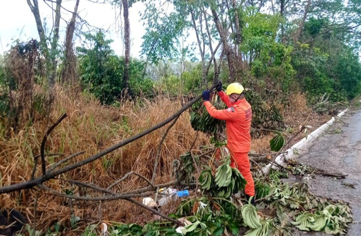Chuva forte mobiliza Corpo de Bombeiros em Campo Verde e Sinop