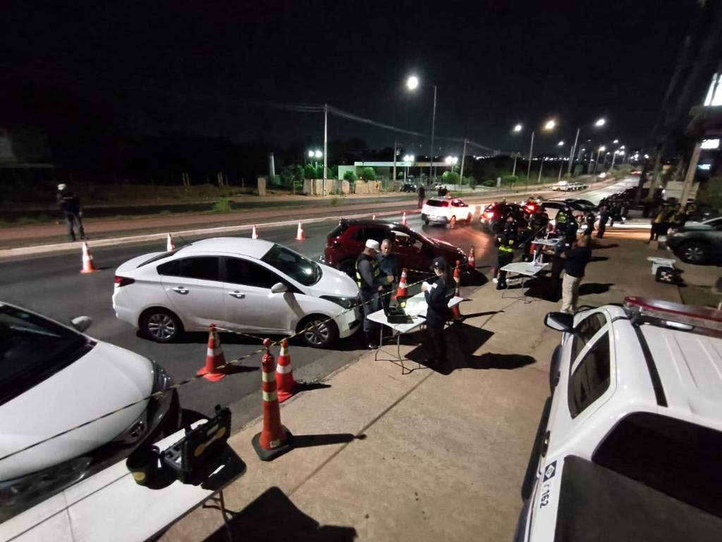 Opera��o Lei Seca prende dois motoristas por embriaguez e remove 34 ve�culos em Cuiab�