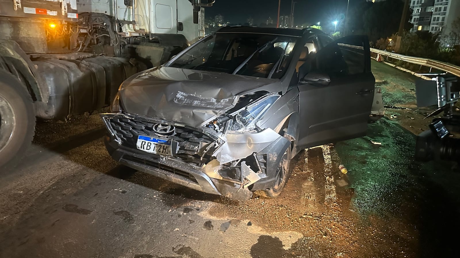 Motorista na contramo foge aps acidente no viaduto da Miguel Sutil em Cuiab