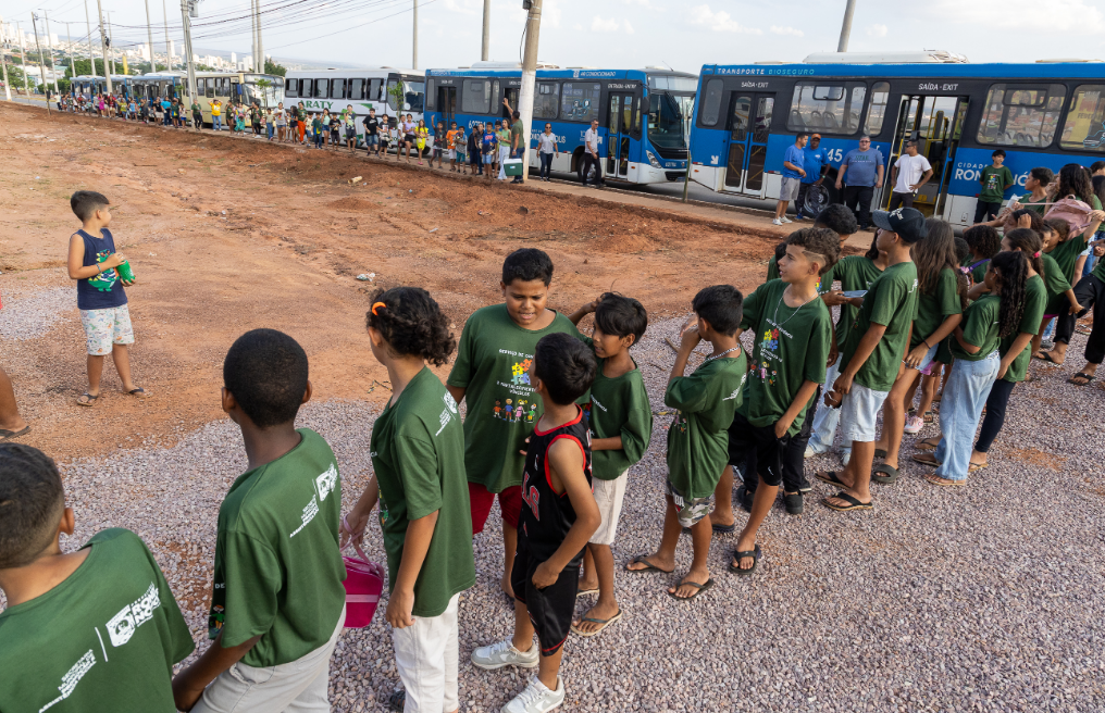 Crianas de Rondonpolis participam de espetculo circense em ao da Prefeitura