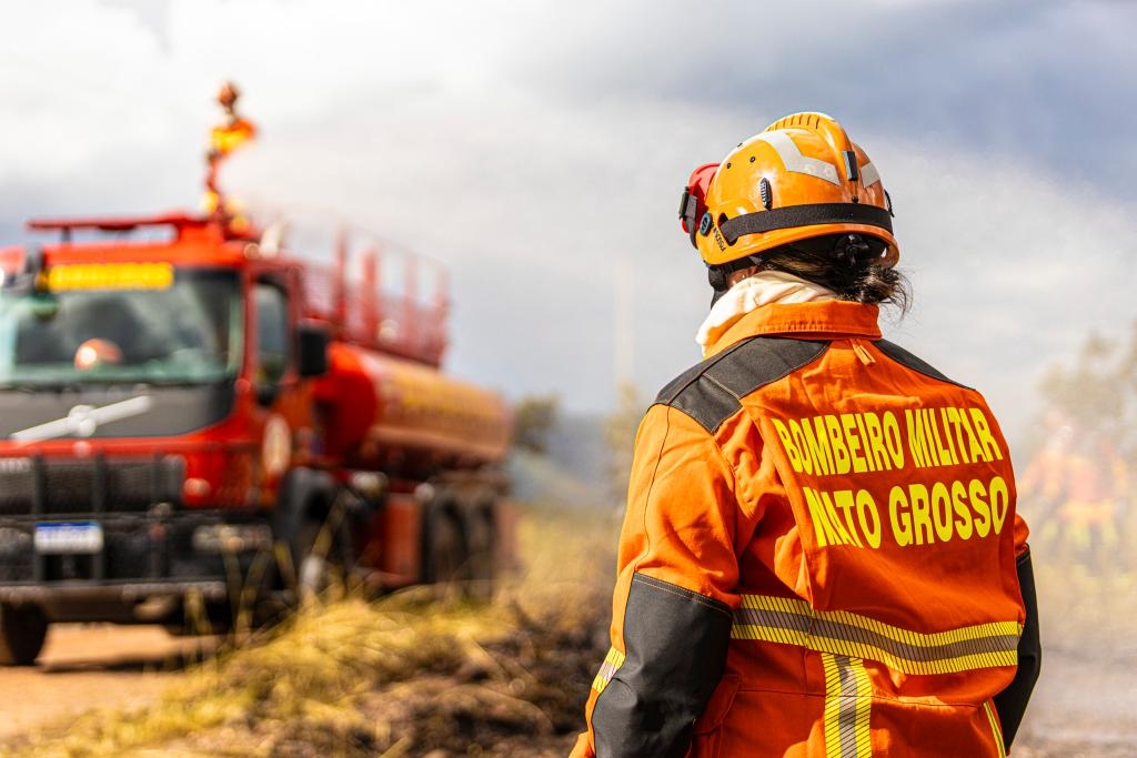 Corpo de Bombeiros combate 13 incndios florestais nesta segunda-feira (29)
