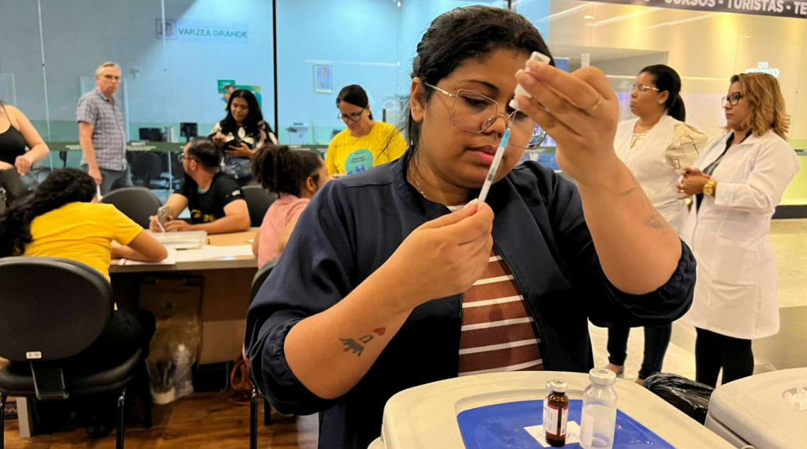 Secretaria de Sa�de promove mutir�o de vacina��o no V�rzea Grande Shopping