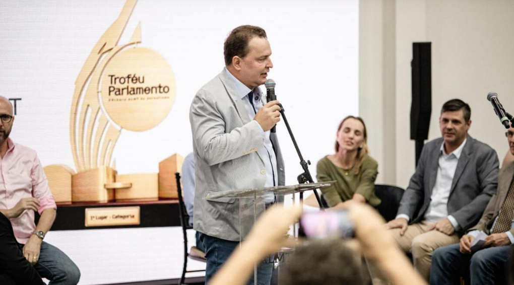 VALORIZA��O Deputado Max diz que jornalistas merecem reconhecimento