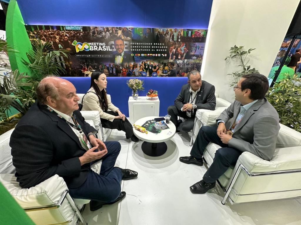 Governo de MT se re�ne com tr�s empresas a�reas na Argentina e articula rota internacional