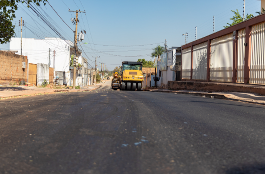 Prefeitura de Cuiab avana com obras de pavimentao em 12 bairros