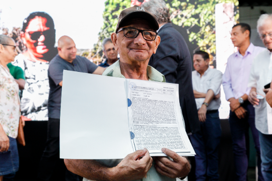 Prefeitura de Cuiab entrega mais de 100 ttulos definitivos de propriedade