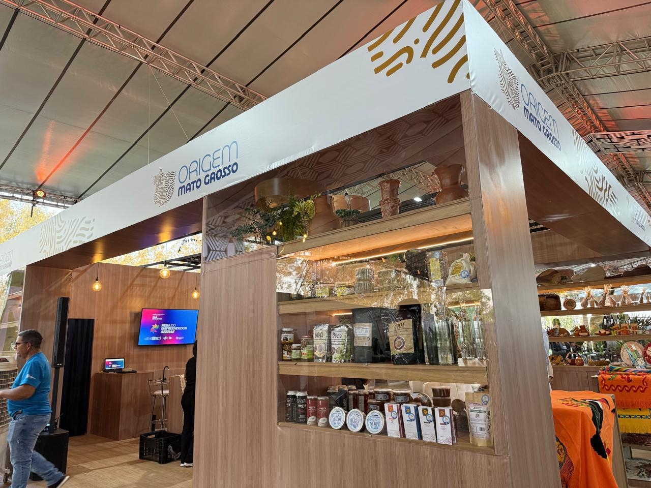  Produtores de pequena escala comercializam R$ 1 mil em 20 minutos de feira