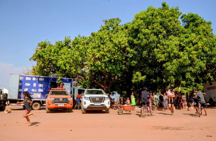 Governo de MT leva assistncia emergencial  aldeia Tanguro, no Xingu, aps incndio destruir moradias