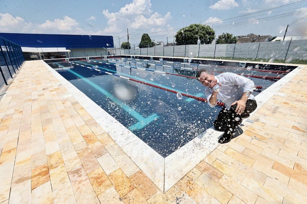 Governador confirma mais 33 escolas de alto padro, com piscina, at final de 2026