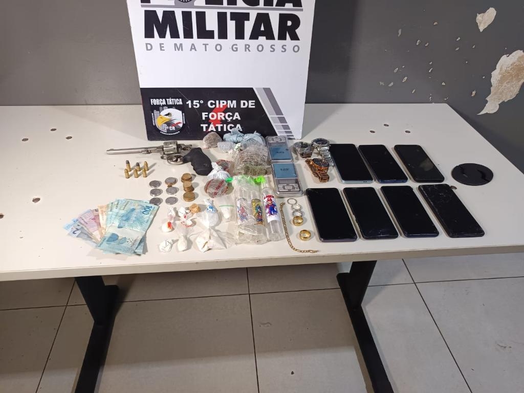 For�a T�tica flagra trio com arma de fogo, muni��es e diversas por��es de maconha em V�rzea Grande