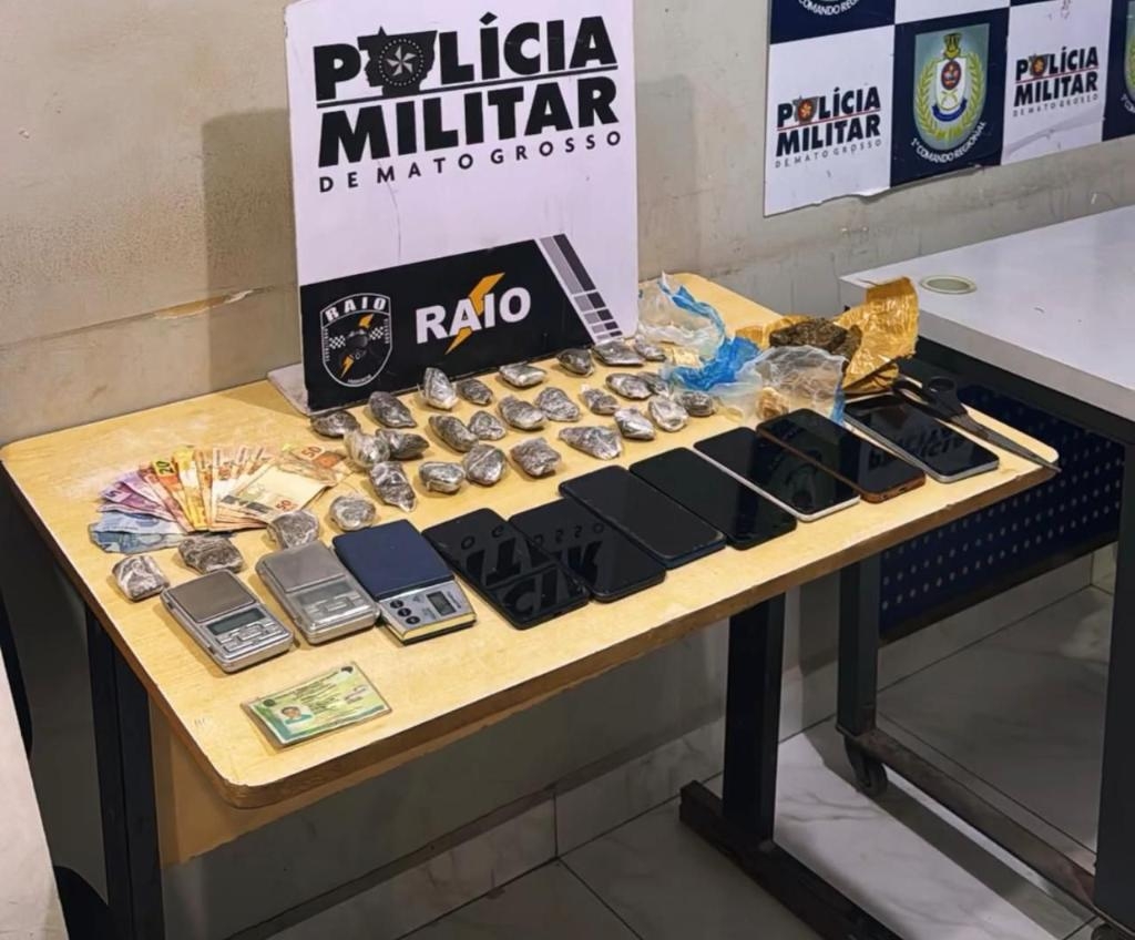 Companhia Raio apreende por��es de maconha, coca�na e prende suspeito em flagrante por tr�fico