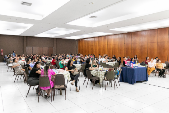 Professores da rede municipal de Cuiab participam de curso para aprimorar alfabetizao infantil
