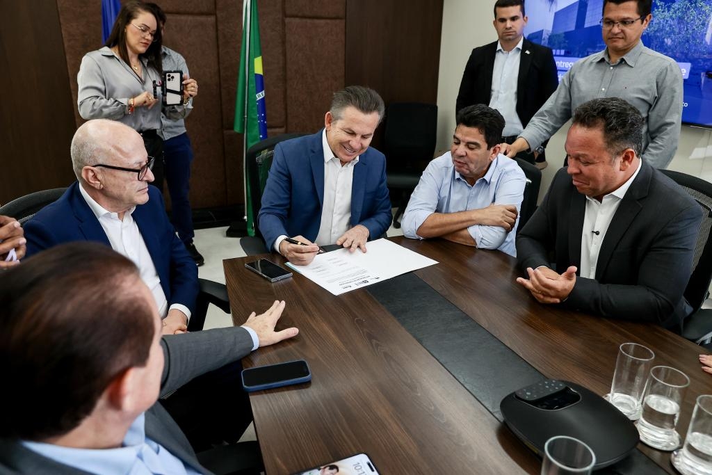 Governador assina autorizao para novo Trevo de Rondonpolis