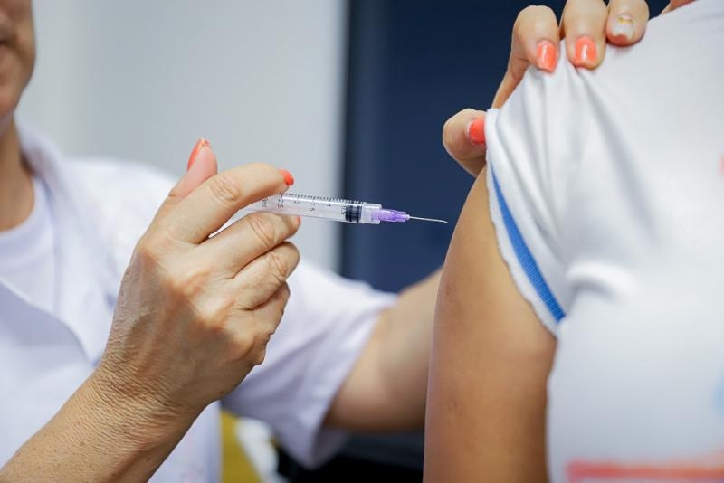 SES distribui 500 mil doses e incentiva campanha de multivacinao de crianas e adolescentes de at 15 anos