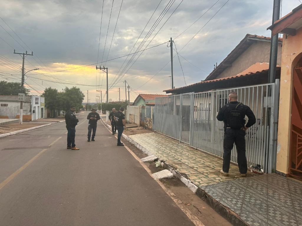 Pol�cia Civil cumpre 28 ordens judiciais contra integrantes de fac��o criminosa atuante em Jangada