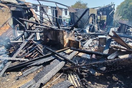 Crian�a de um ano e quatro meses morre em inc�ndio em Parana�ta