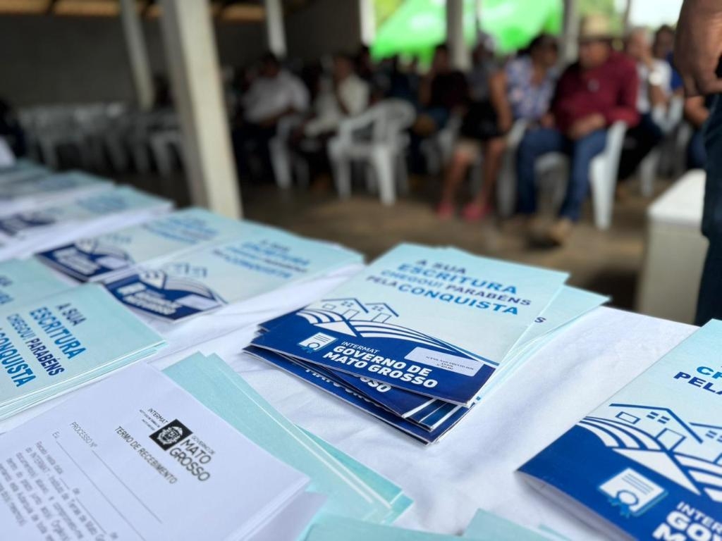 Governo de MT entrega 145 ttulos definitivos s famlias do Assentamento Primeiro de Maio