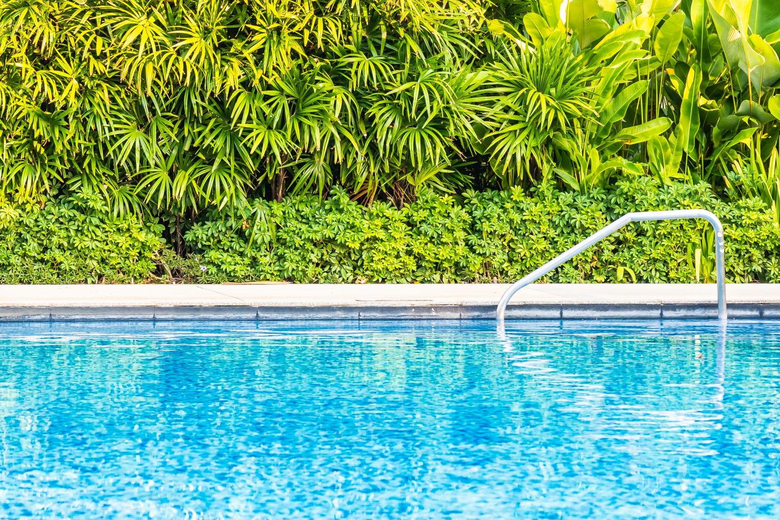 Criana de 1 ano e 9 meses morre aps cair em piscina