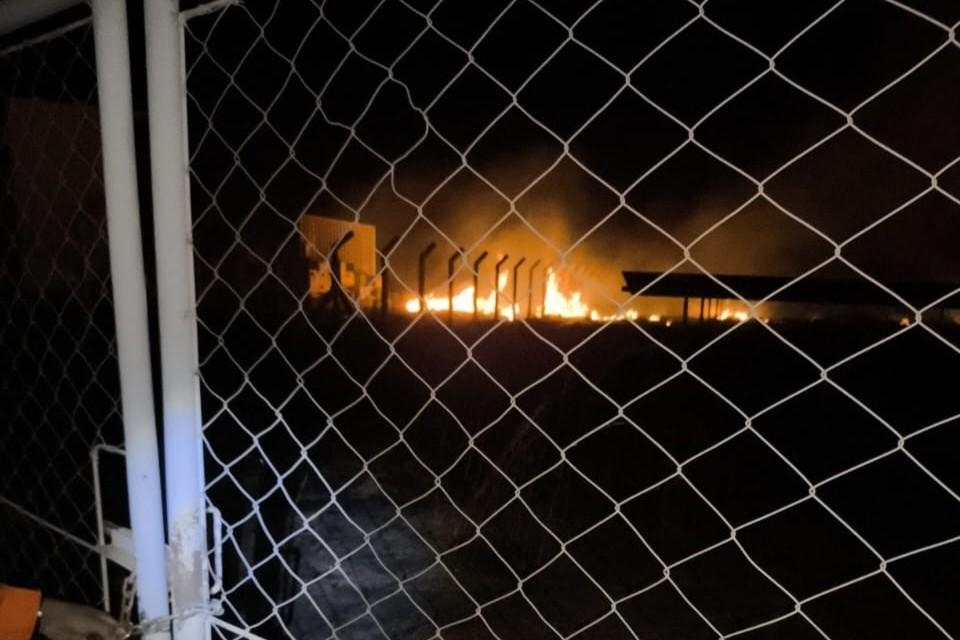 Corpo de Bombeiros combate incndio em usina solar na zona rural
