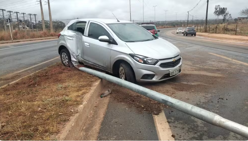 Derramamento de �leo diesel causa acidentes de tr�nsito em Cuiab� e V�rzea Grande