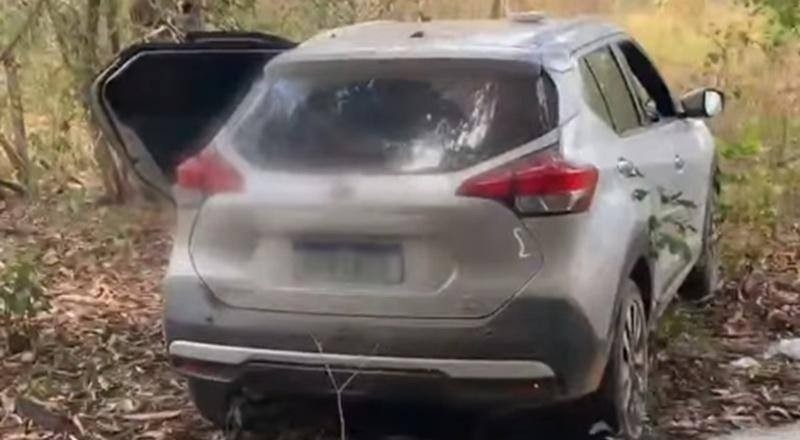 Bandidos causam colis�o para roubar carro de mulher 