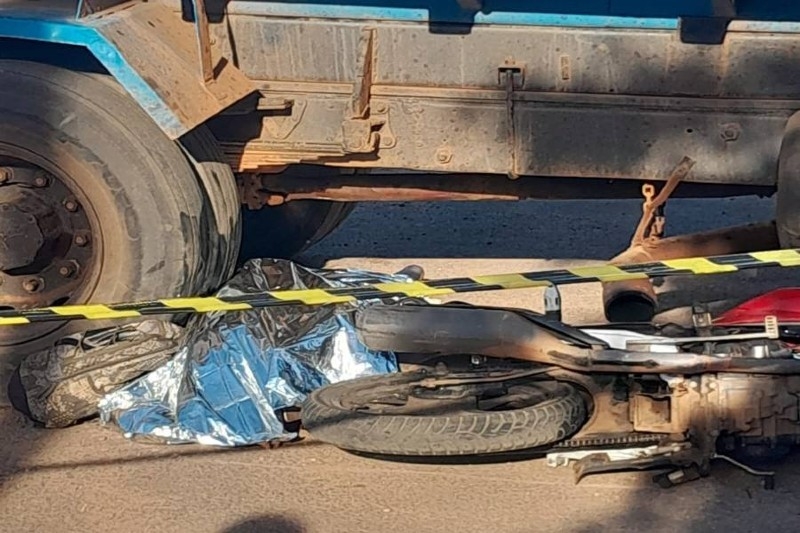 Jovem morre aps motocicleta ser atingida por caminho