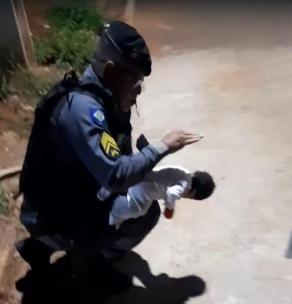 PM salva vida de rec�m-nascida que se engasgou durante amamenta��o; 2� caso em menos de uma semana