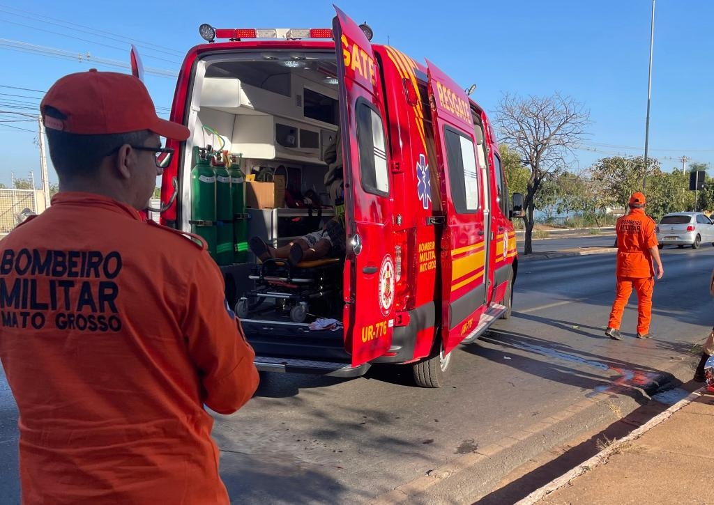 Bombeiros socorrem mulher v�tima de disparo de arma de fogo em Ju�na