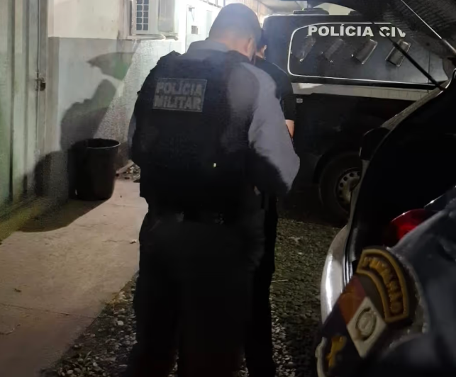 Professor  preso suspeito de assediar aluna dentro de escola 
