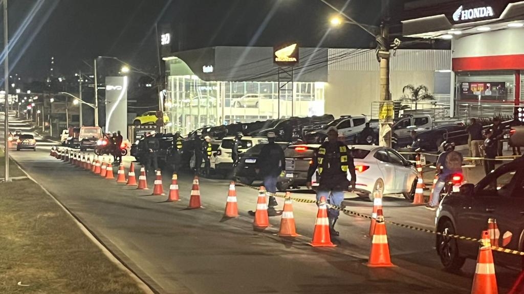 Operao Lei Seca prende oito condutores na avenida da FEB em Vrzea Grande