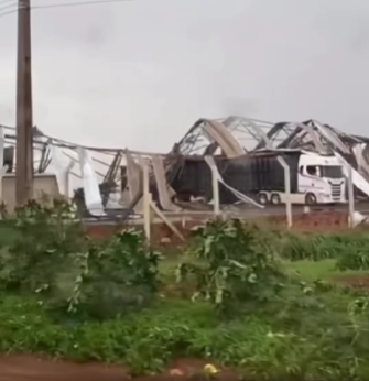 Vendaval causa destruio em Alto Araguaia e deixa rastro de prejuzos (Vdeo)