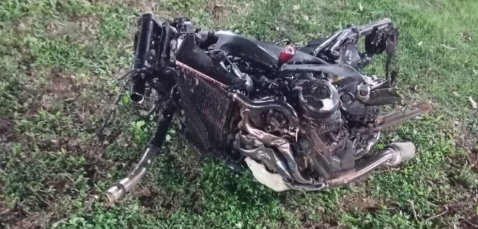 Colis�o destr�i moto de alta cilindrada e fere jovem 