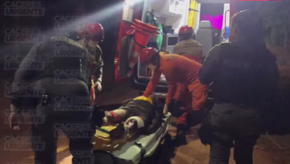 Homem � baleado e esfaqueado dentro de casa 