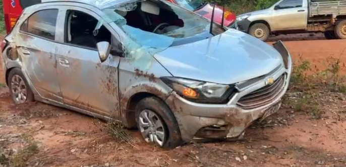 Motorista perde o controle e capota carro ao desviar de animal na MT-222