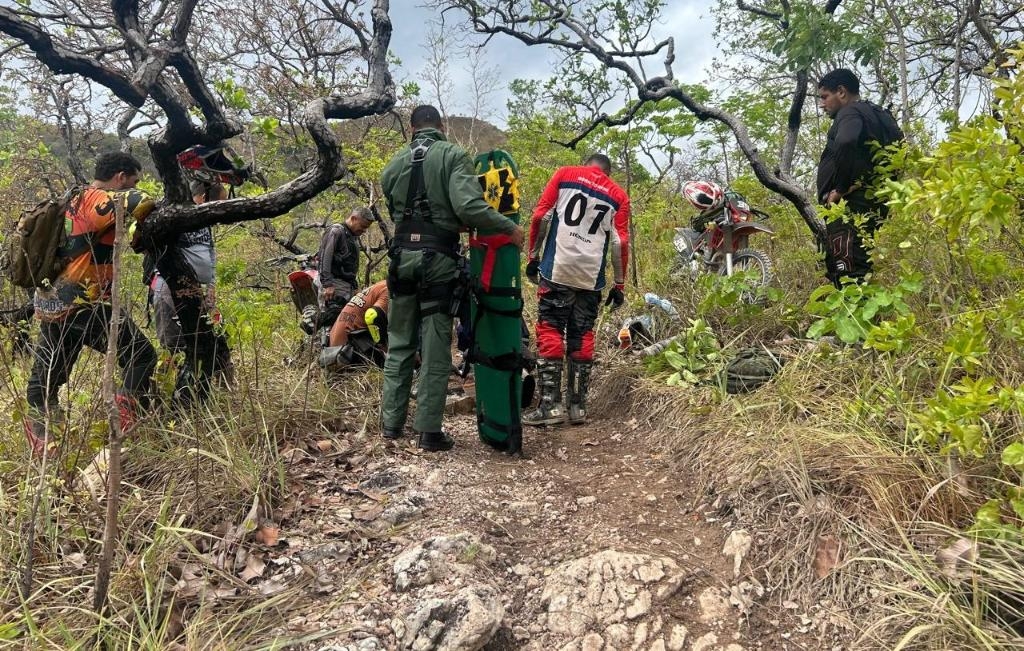 Ciopaer resgata piloto de motocross ap�s acidente durante trilha em Chapada dos Guimar�es