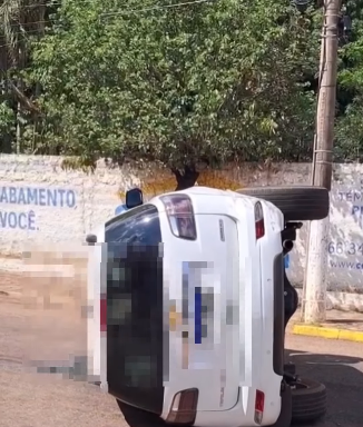 SUV capota ap�s batida com caminhonete em cruzamento movimentado de Rondon�polis (V�deo)