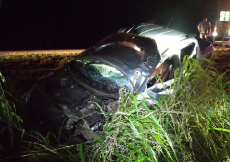 Motorista perde o controle e provoca colis�o com caminh�o na BR-364 em Jaciara