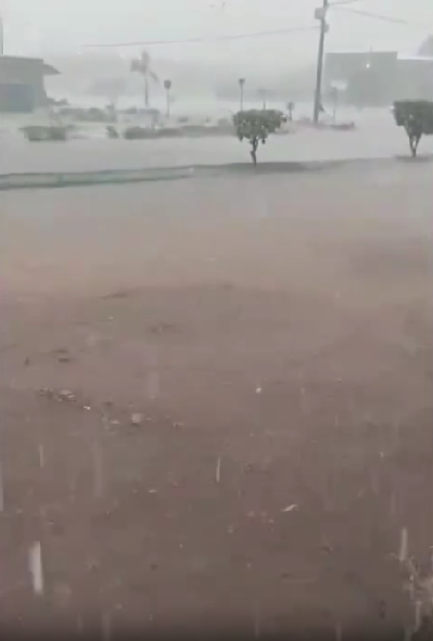 Temporal com granizo deixa rastro de destrui��o em Vila Rica (V�deo)