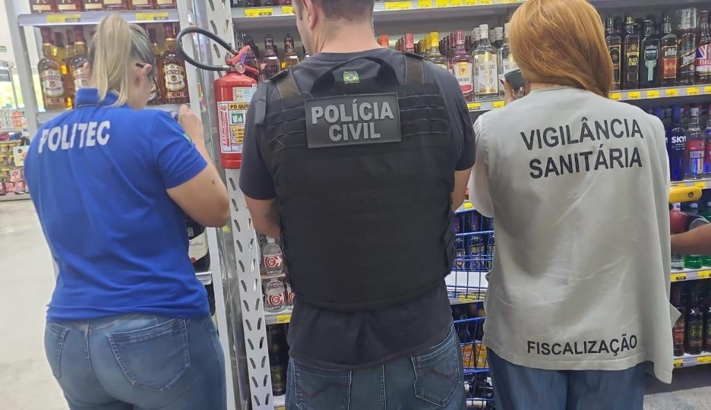 A��o conjunta fiscaliza com�rcios ap�s pessoas passarem mal ao ingerirem bebidas em �gua Boa