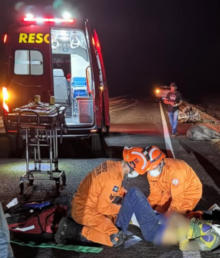 Colis�o com animal silvestre deixa motociclista gravemente ferido em �gua Boa