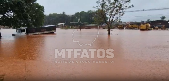 Pontes e Lacerda enfrenta manh� de destrui��o ap�s forte chuva (V�deo)