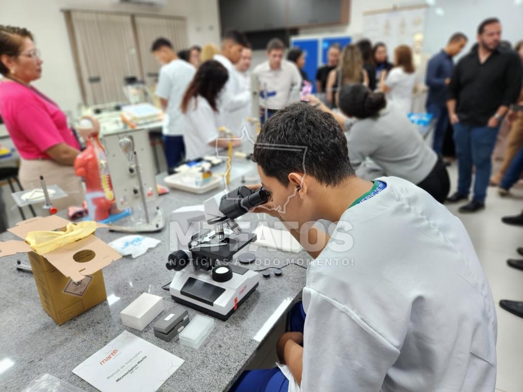 Escolas da rede estadual recebem kits de laborat�rio para aproximar teoria e pr�tica e tornar as aulas mais din�micas