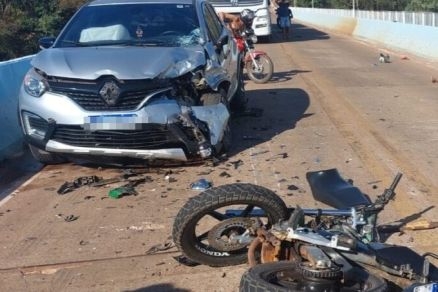 Motociclista morre ap�s invadir contram�o e atingir carro
