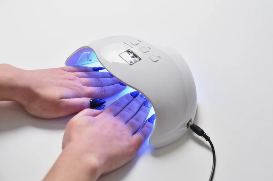 Saiba como identificar subst�ncias proibidas pela Anvisa em esmaltes em gel