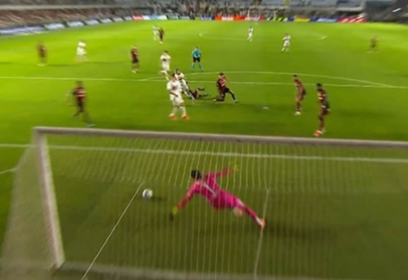 S�o Paulo e Flamengo empatam em duelo emocionante na Vila Belmiro  