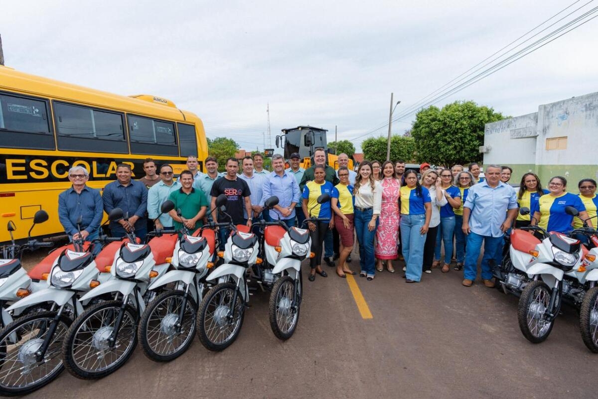 Deputado Max Russi entrega motocicletas a agentes de sa�de e endemias em Novo S�o Joaquim