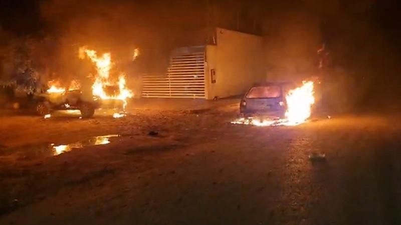 Tr�s carros s�o incendiados em C�ceres um dia ap�s morador ser morto a tiros