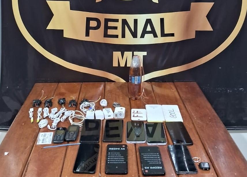 Pol�cia Penal intercepta pacotes e impede entrada de 14 celulares levados por drones