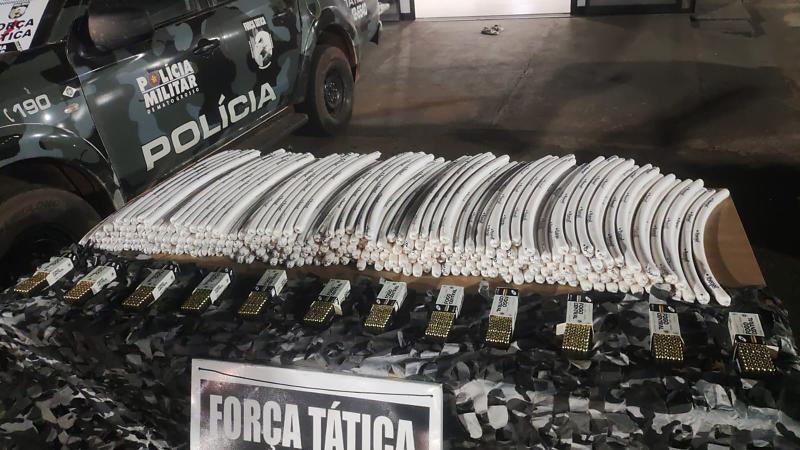 Pol�cia Militar prende homem em flagrante com explosivos, muni��es e drogas em Pontes e Lacerda